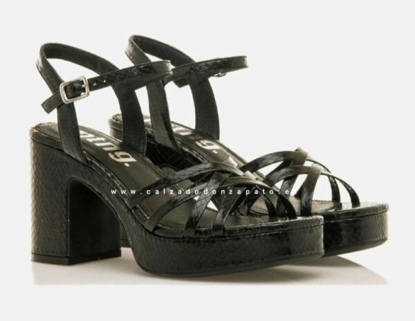 Sandalia negra Mustang 59609