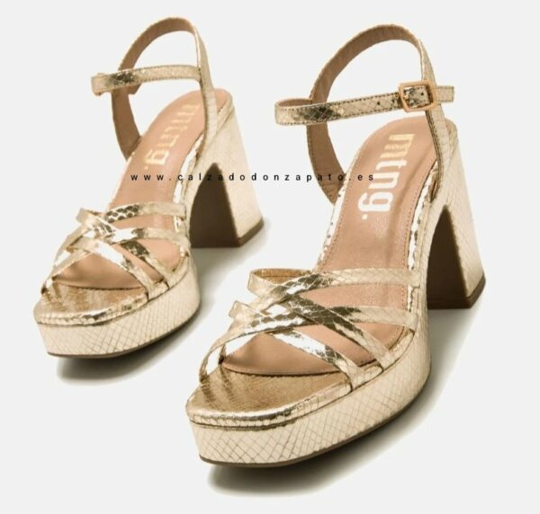 Sandalia Mustang dorada 59609 - Imagen 2