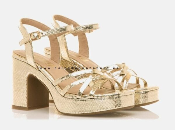 Sandalia Mustang dorada 59609 - Imagen 3